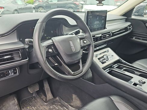 Used 2023 Lincoln Aviator AWD w/ Premium Package image 11