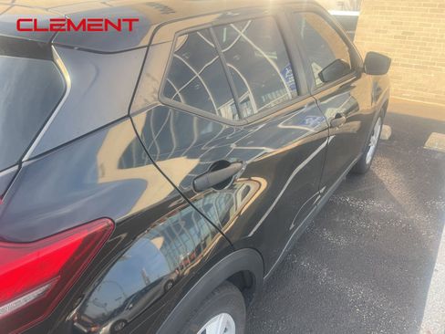 Used 2020 Nissan Kicks S image 14