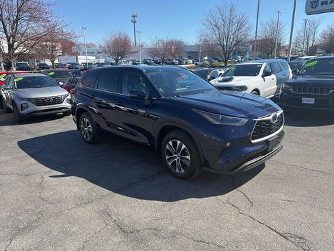 Used 2021 Toyota Highlander XLE image 3