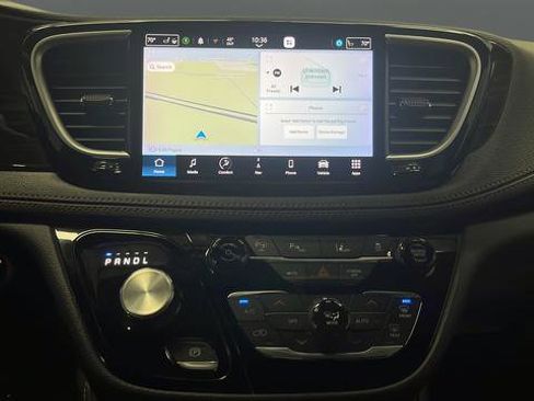 Used 2023 Chrysler Pacifica Pinnacle FWD image 14
