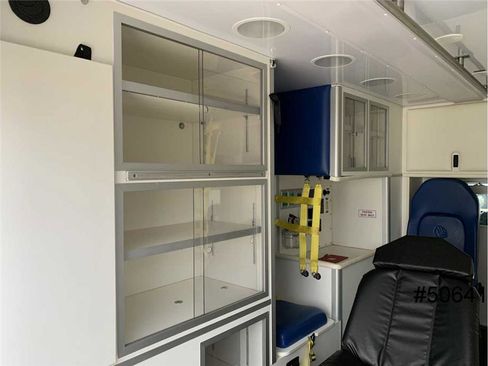 Used 2014 Chevrolet Express 4500 w/ Ambulance Package image 13