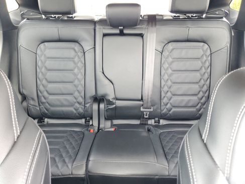 Used 2023 Ford Escape Platinum w/ Premium Technology Package AWD/4WD image 19