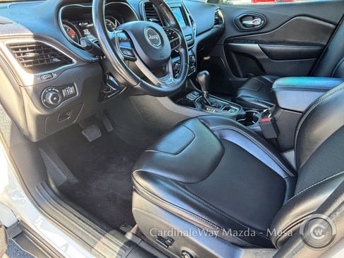 Used 2019 Jeep Cherokee Latitude Plus image 19