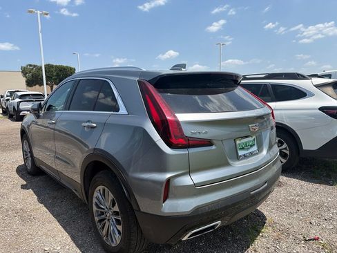 Used 2025 Cadillac XT4 Premium Luxury FWD image 8