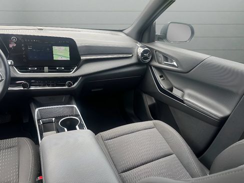 Used 2025 Chevrolet Equinox LT FWD image 16