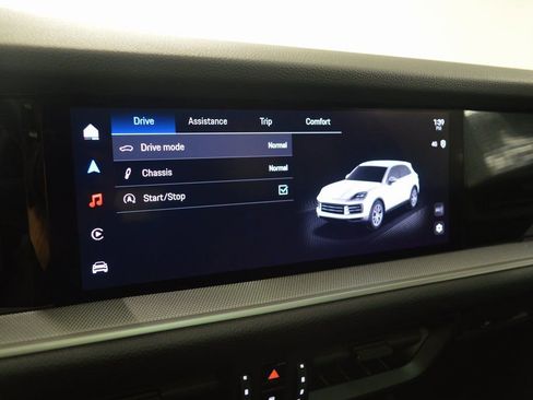 Certified 2025 Porsche Cayenne AWD/4WD image 29