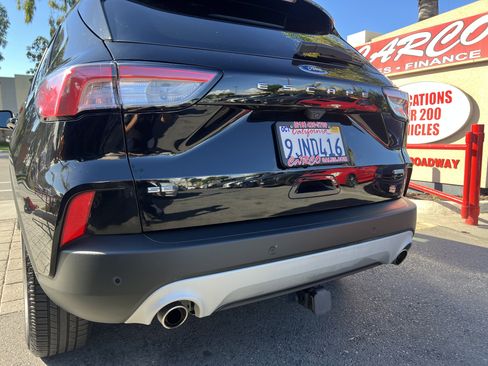 Used 2020 Ford Escape SE image 9