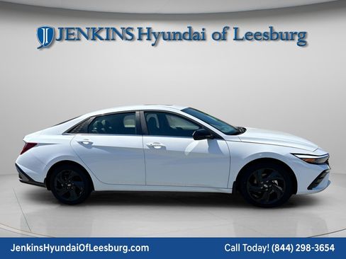 New 2026 Hyundai Elantra SEL Sport Premium FWD image 2