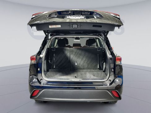 Used 2020 Toyota Highlander LE image 32