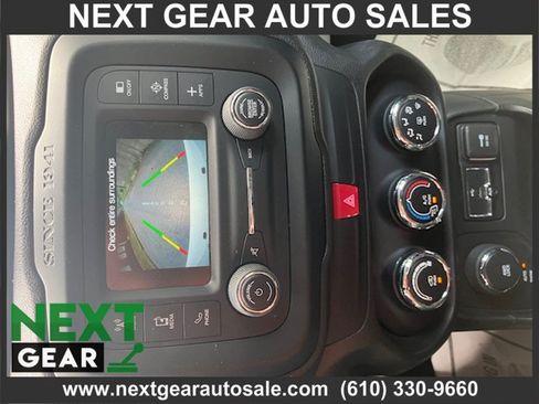 Used 2017 Jeep Renegade Altitude AWD/4WD image 11
