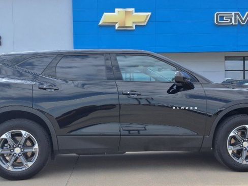 Used 2025 Chevrolet Blazer LT AWD/4WD image 1