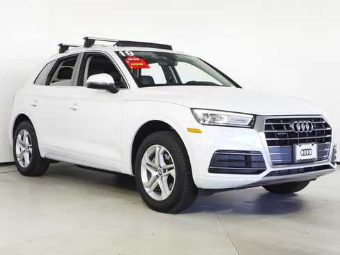 Used 2019 Audi Q5 2.0T Premium w/ Convenience Package image 4