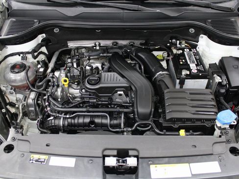 Used 2022 Volkswagen Taos SE image 11