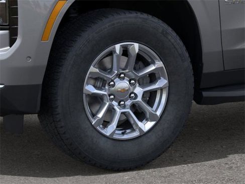 New 2026 Chevrolet Suburban LS image 9
