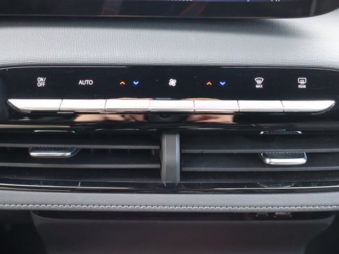 Used 2025 Buick Enclave Preferred image 22