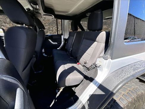 Used 2012 Jeep Wrangler Unlimited Rubicon w/ Dual Top Group AWD/4WD image 21