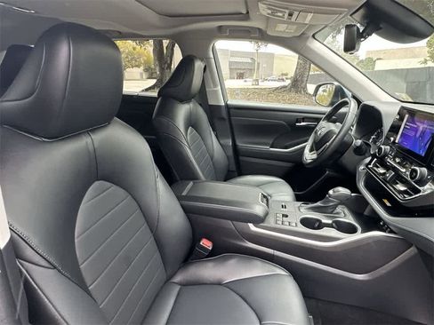 Used 2023 Toyota Highlander XLE image 27