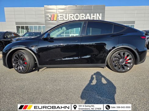 Used 2023 Tesla Model Y Performance AWD/4WD image 2