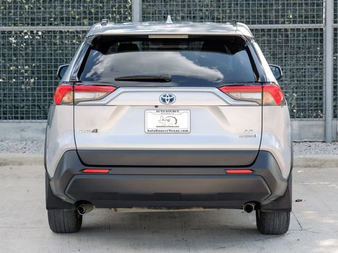 Used 2022 Toyota RAV4 LE AWD/4WD image 12