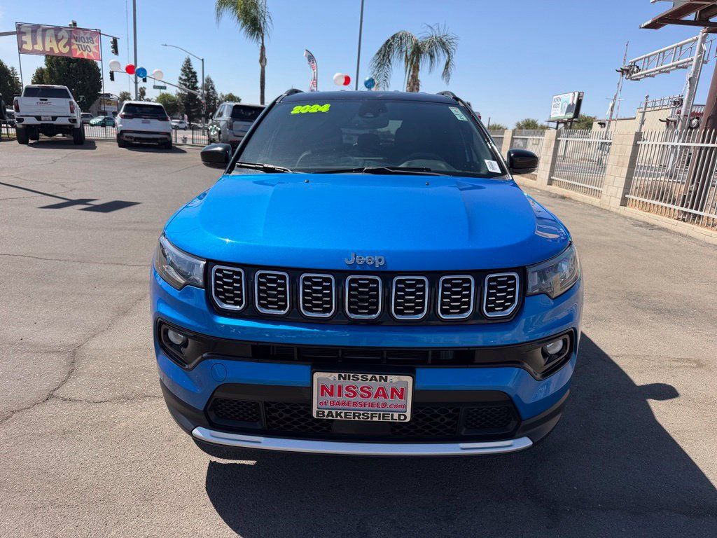 Used 2024 Jeep Compass Limited AWD/4WD image 2