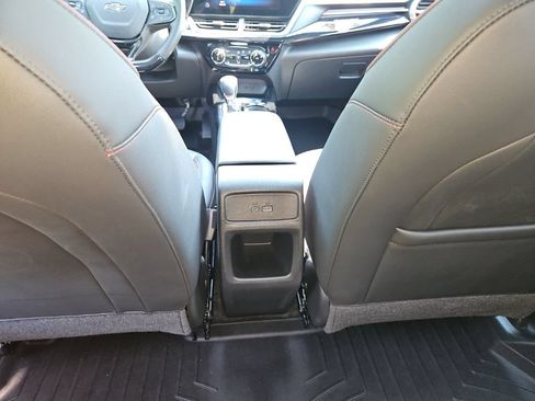 Used 2024 Chevrolet Trax RS w/ Sunroof Package FWD image 24