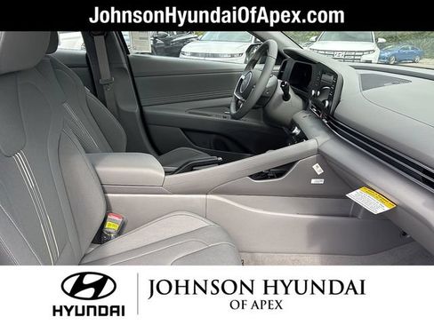 Used 2025 Hyundai Elantra Sport FWD image 11