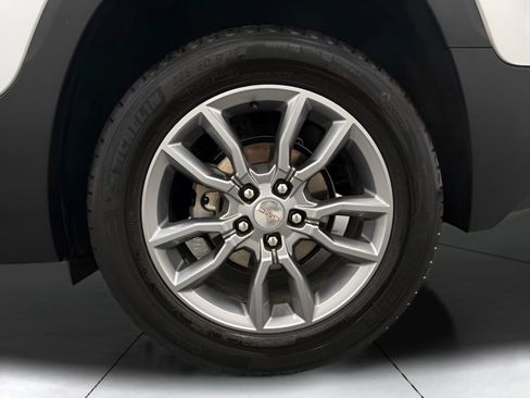 Used 2022 GMC Terrain SLT w/ LPO, Roadside Safety Package image 31