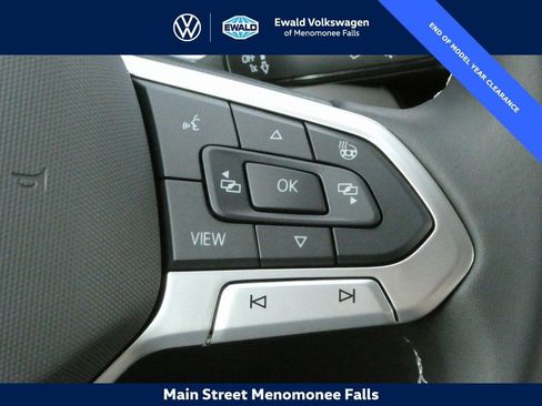 Certified 2025 Volkswagen Taos SE image 13
