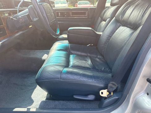 Used 1993 Cadillac De Ville Sedan FWD image 11