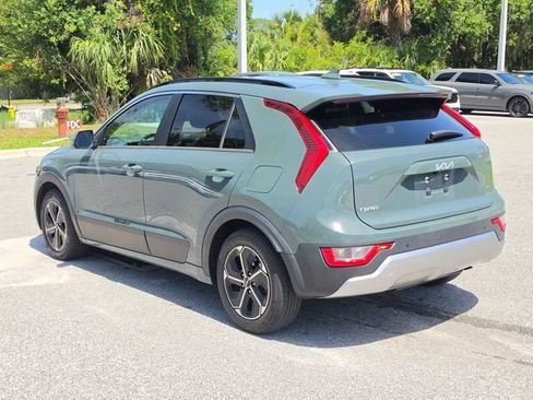 Certified 2023 Kia Niro EX FWD image 3