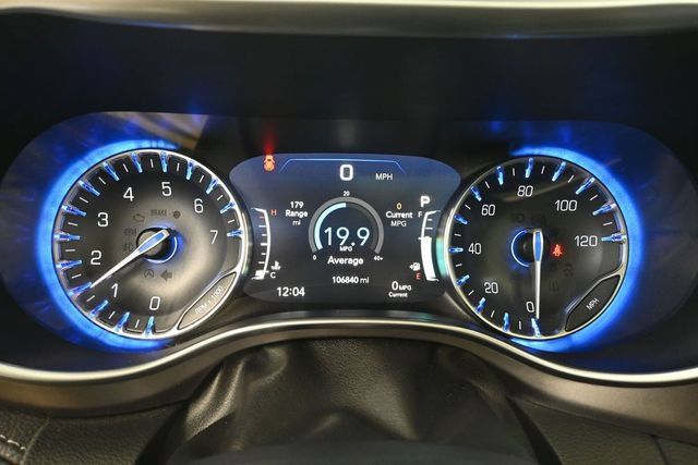 Used 2018 Chrysler Pacifica Limited FWD image 24