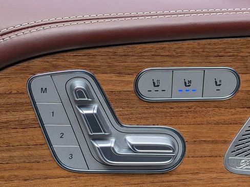 Used 2024 Mercedes-Benz Maybach GLS 600 4MATIC image 16