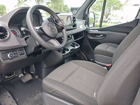 Used 2025 Mercedes-Benz Sprinter 2500 image 12