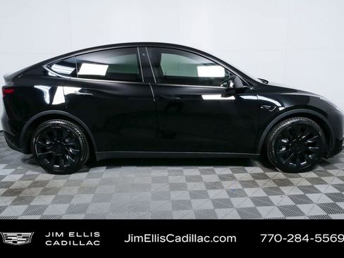 Used 2022 Tesla Model Y Long Range image 37