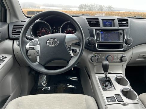 Used 2013 Toyota Highlander Plus image 16