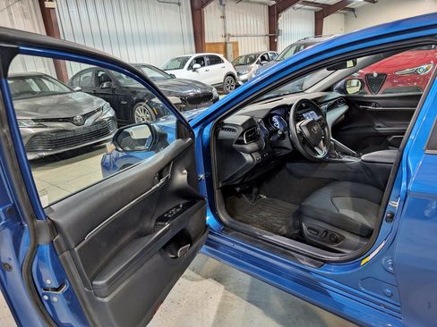 Used 2020 Toyota Camry LE FWD image 11