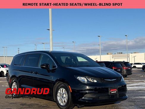 Used 2025 Chrysler Voyager LX image 1