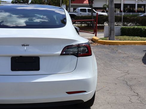 Used 2023 Tesla Model 3 Standard Range image 16