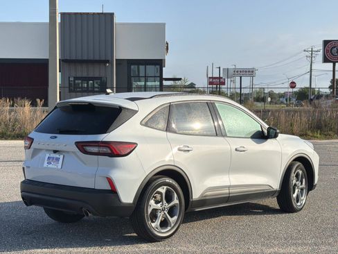 Certified 2025 Ford Escape ST-Line FWD image 4