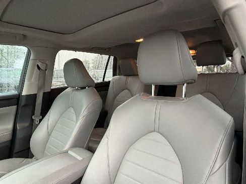 Used 2023 Toyota Highlander XLE FWD image 21
