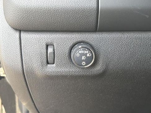 Used 2020 Chevrolet Colorado LT w/ Safety Package RWD image 32