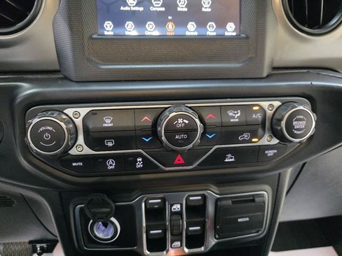 Used 2021 Jeep Wrangler Unlimited Sport AWD/4WD image 31