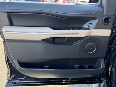 Used 2023 Ford Expedition Limited image 15