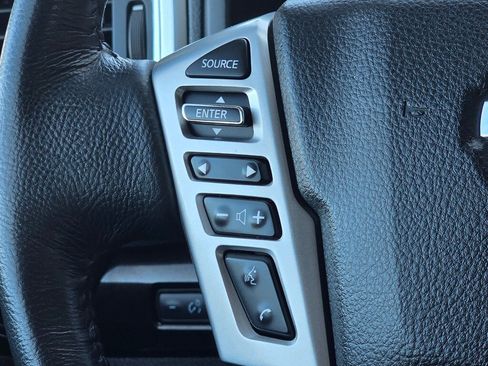 Used 2019 Nissan Titan SV w/ SV Convenience Package image 19