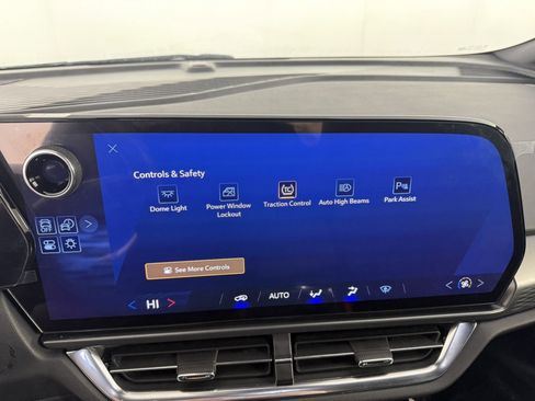 Used 2025 Chevrolet Equinox EV LT image 20