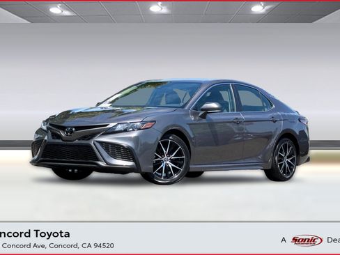 Used 2024 Toyota Camry SE FWD image 1
