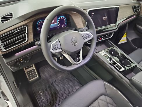 New 2026 Volkswagen Atlas SEL Premium R-Line AWD/4WD image 2