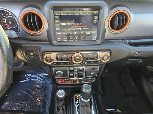 Used 2021 Jeep Gladiator Mojave AWD/4WD image 39