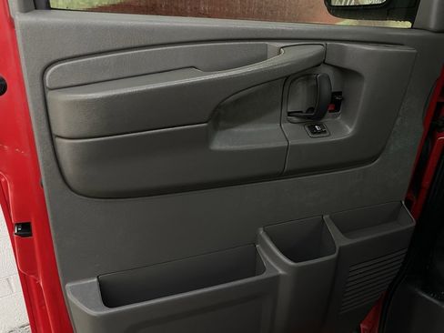 Used 2015 Chevrolet Express 3500 LS w/ Chrome Appearance Package image 17