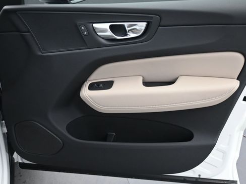 New 2026 Volvo XC60 B5 Plus w/ Protection Package Premier AWD/4WD image 13